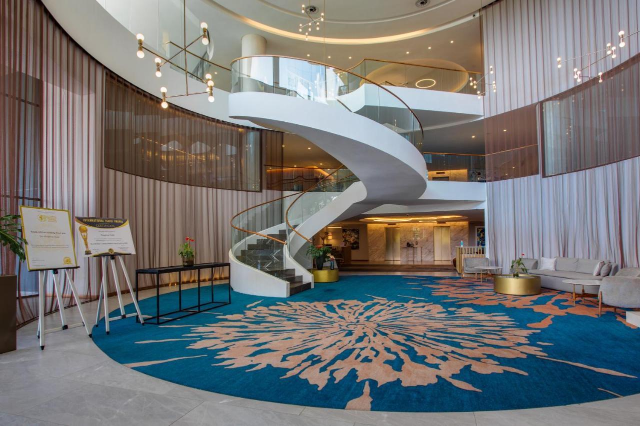 The Houghton Hotel, Spa, Wellness & Golf Johannesburg Luaran gambar The lobby of the hotel