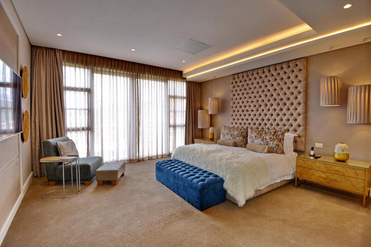 The Houghton Hotel, Spa, Wellness & Golf Johannesburg Luaran gambar A bedroom