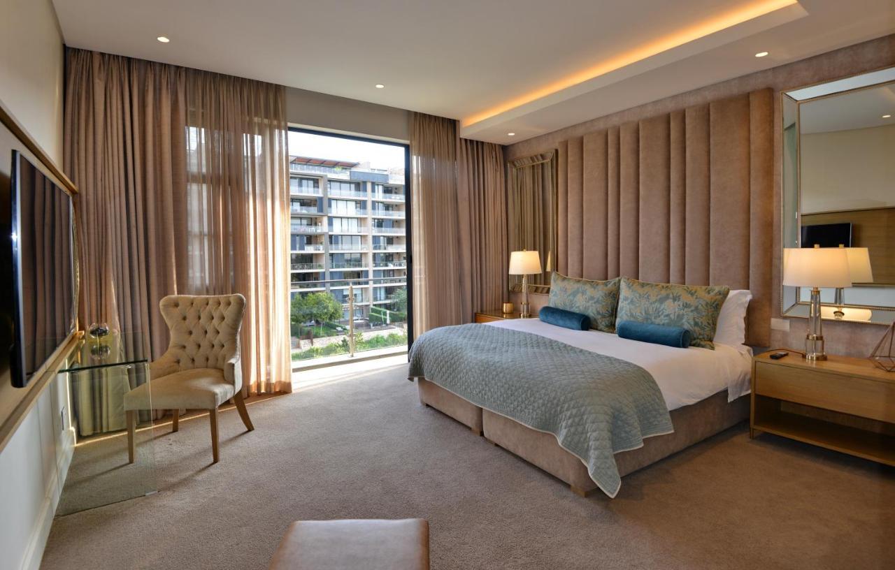 The Houghton Hotel, Spa, Wellness & Golf Johannesburg Luaran gambar A bedroom at the hotel