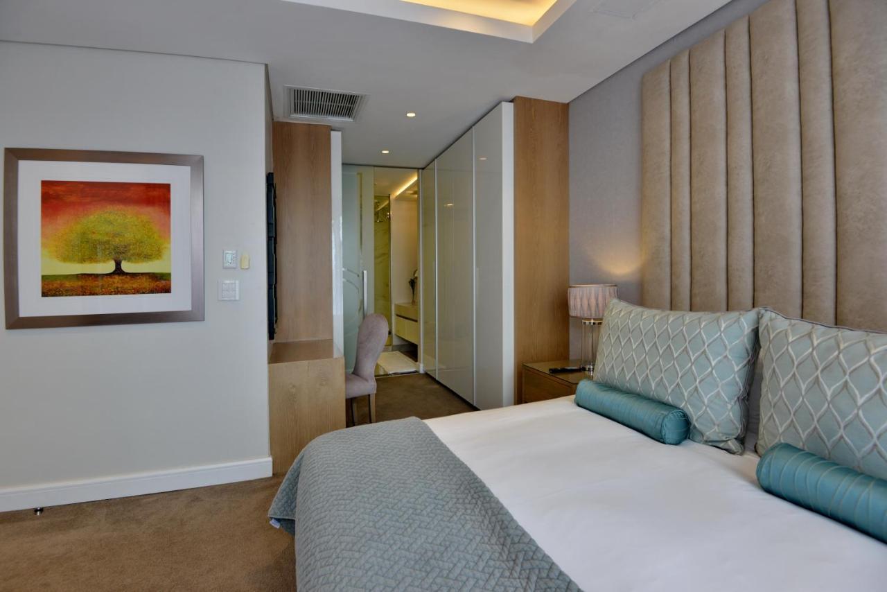 The Houghton Hotel, Spa, Wellness & Golf Johannesburg Luaran gambar A bedroom at the hotel