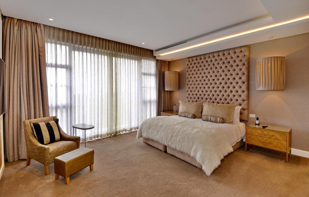 The Houghton Hotel, Spa, Wellness & Golf Johannesburg Luaran gambar A bedroom
