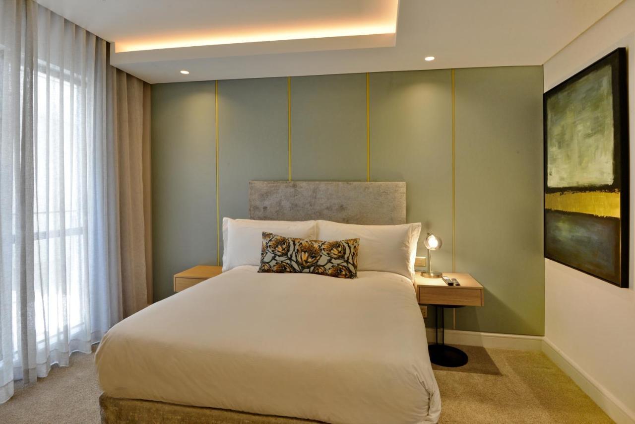 The Houghton Hotel, Spa, Wellness & Golf Johannesburg Luaran gambar A bedroom at the hotel