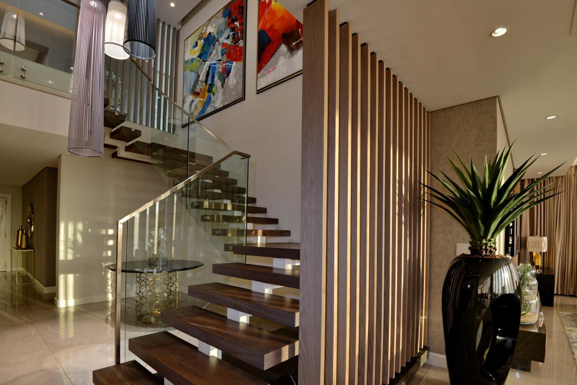 The Houghton Hotel, Spa, Wellness & Golf Johannesburg Bilik gambar A staircase in a private home